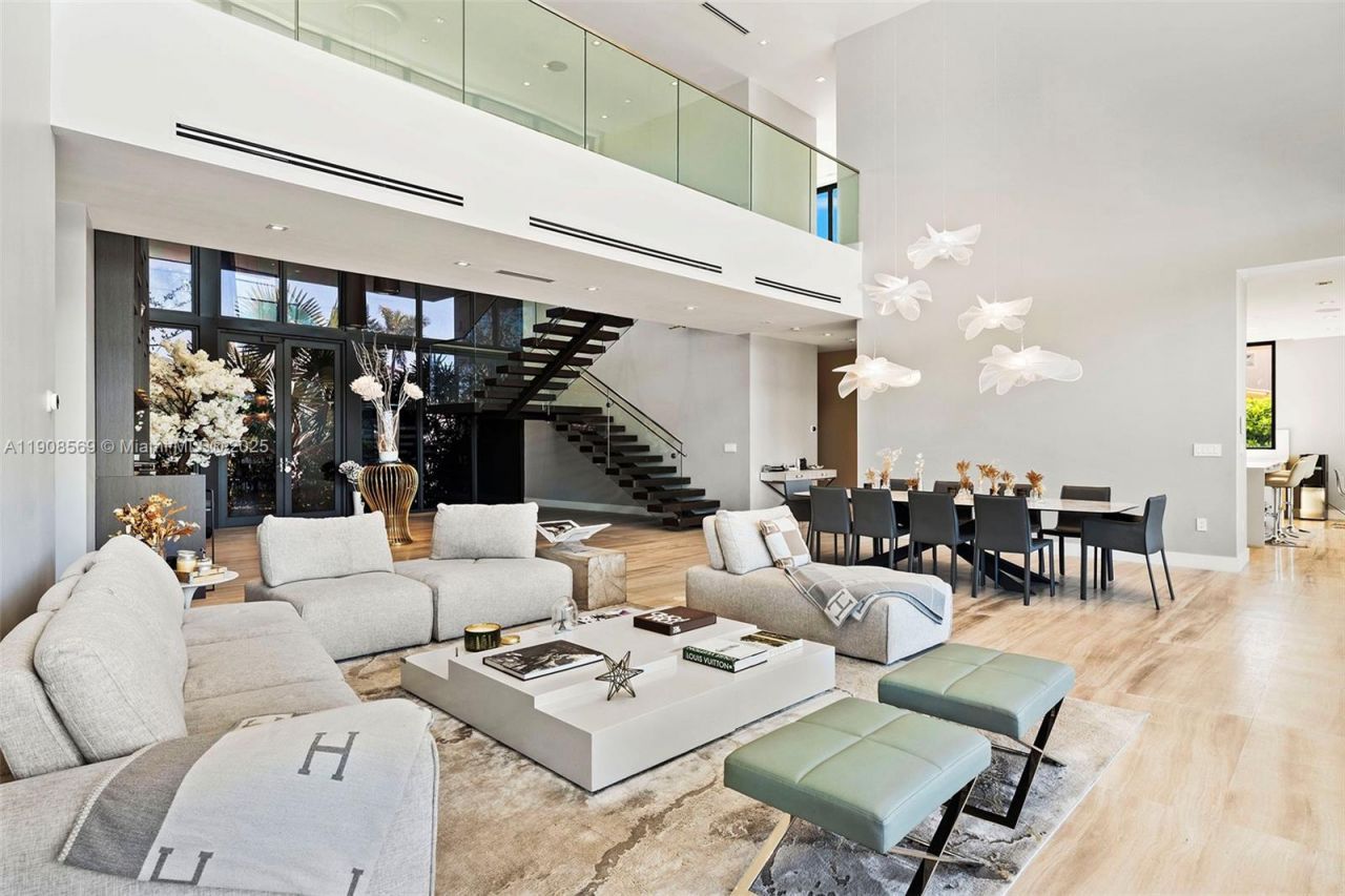 16470 NE 30th Ave, North Miami Beach, FL 33160 Photo