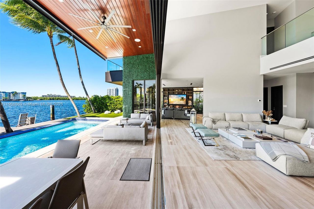 16470 NE 30th Ave, North Miami Beach, FL 33160 Photo