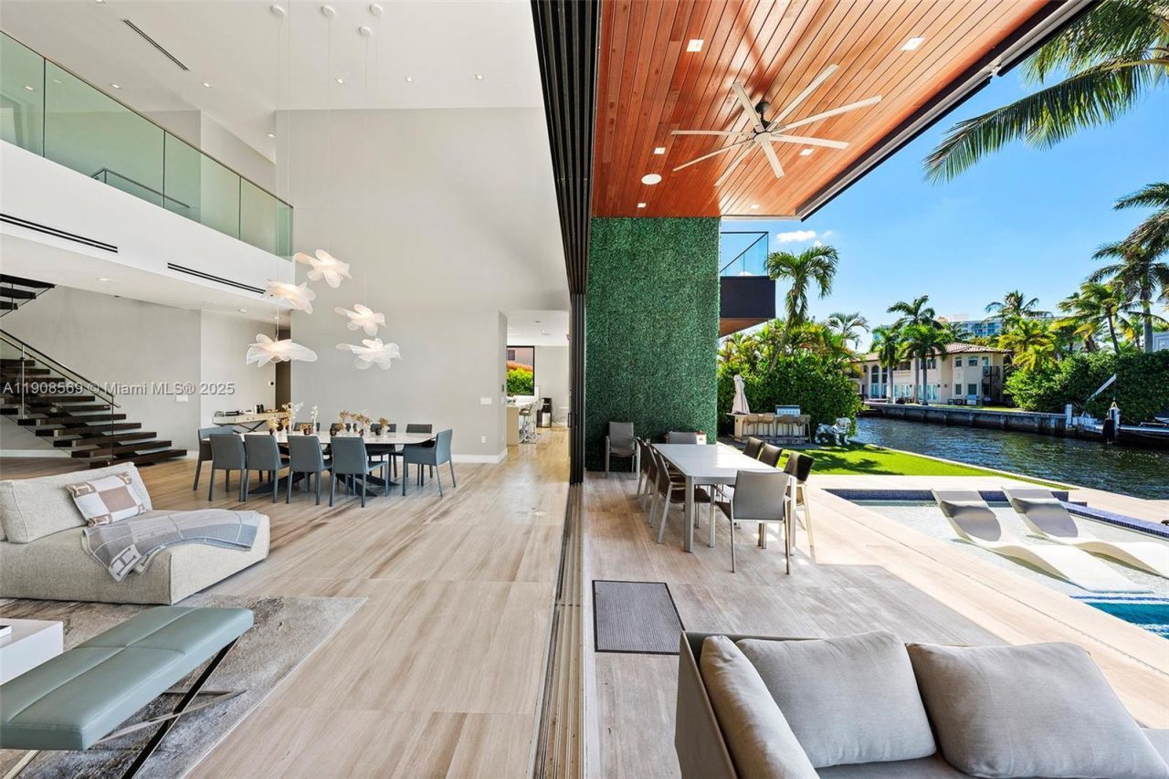 16470 NE 30th Ave, North Miami Beach, FL 33160 Photo