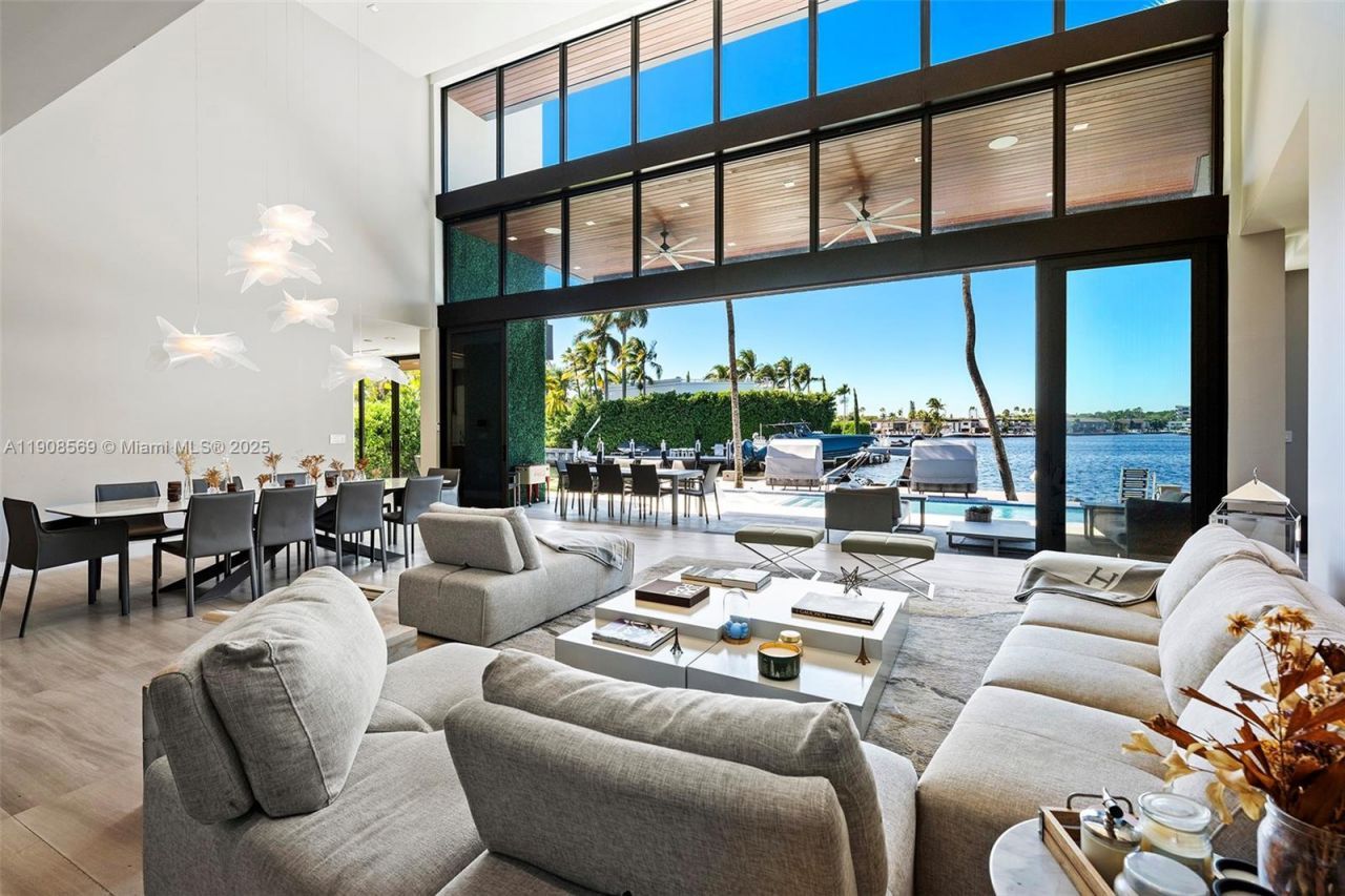 16470 NE 30th Ave, North Miami Beach, FL 33160 Photo