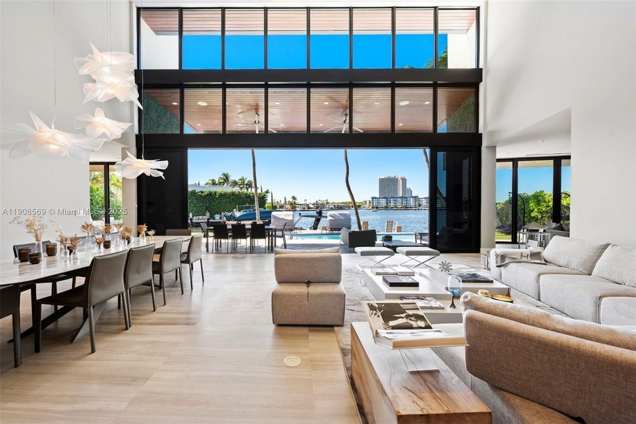 16470 NE 30th Ave, North Miami Beach, FL 33160 Photo