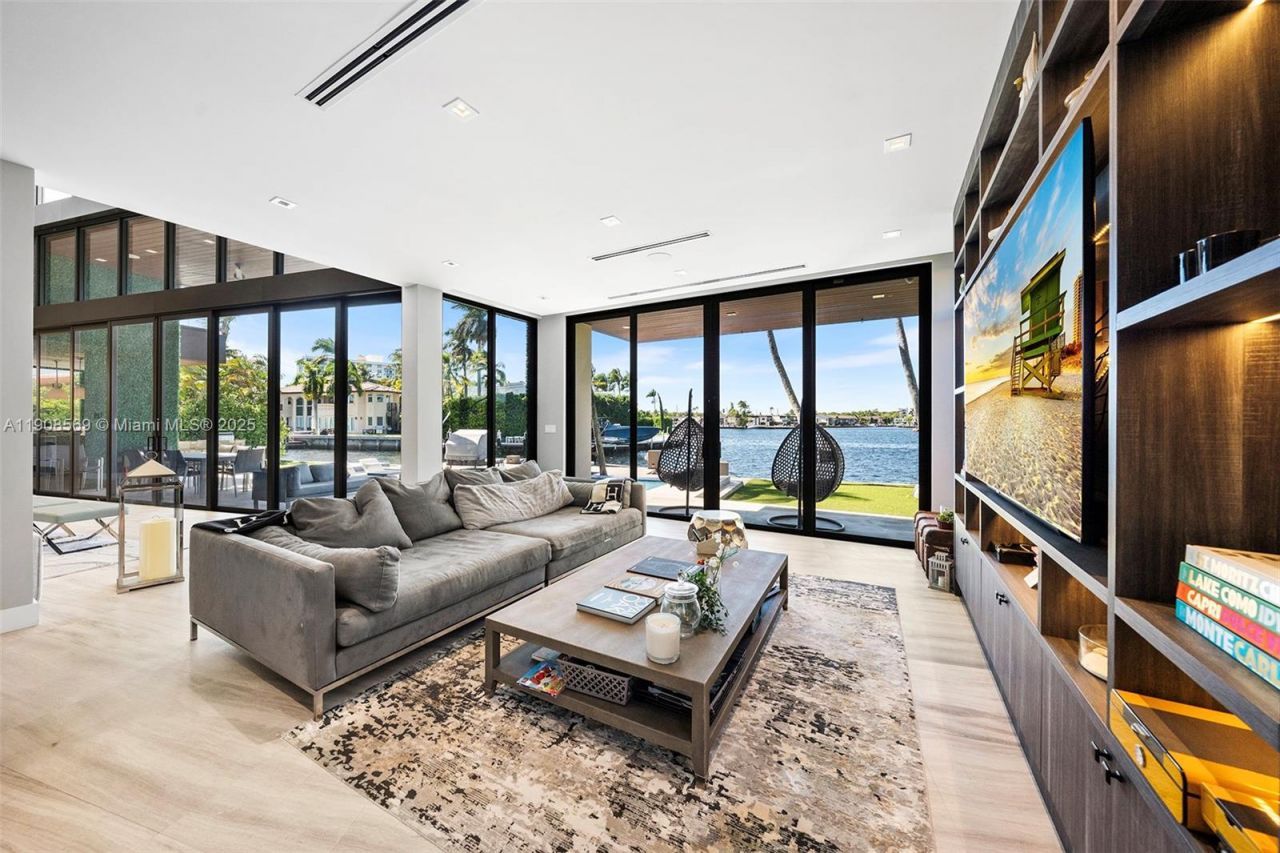 16470 NE 30th Ave, North Miami Beach, FL 33160 Photo