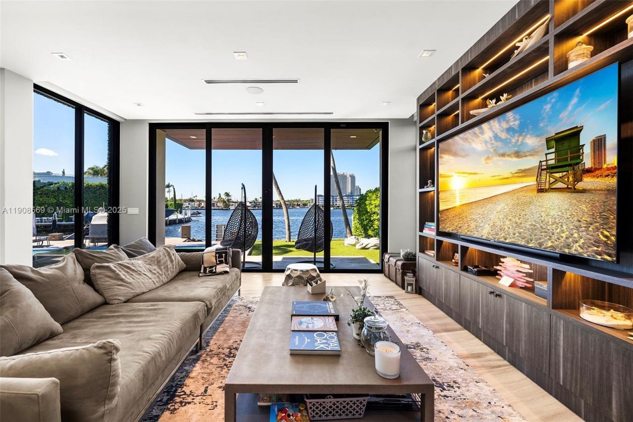 16470 NE 30th Ave, North Miami Beach, FL 33160 Photo