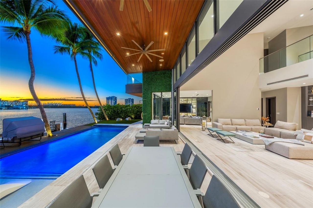 16470 NE 30th Ave, North Miami Beach, FL 33160 Photo