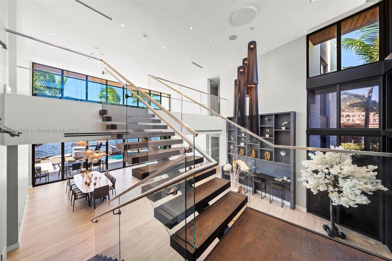 16470 NE 30th Ave, North Miami Beach, FL 33160 Photo