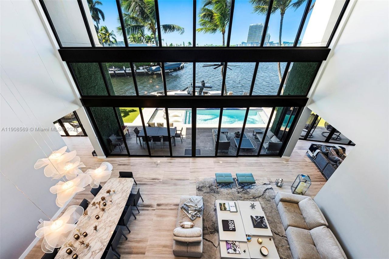 16470 NE 30th Ave, North Miami Beach, FL 33160 Photo