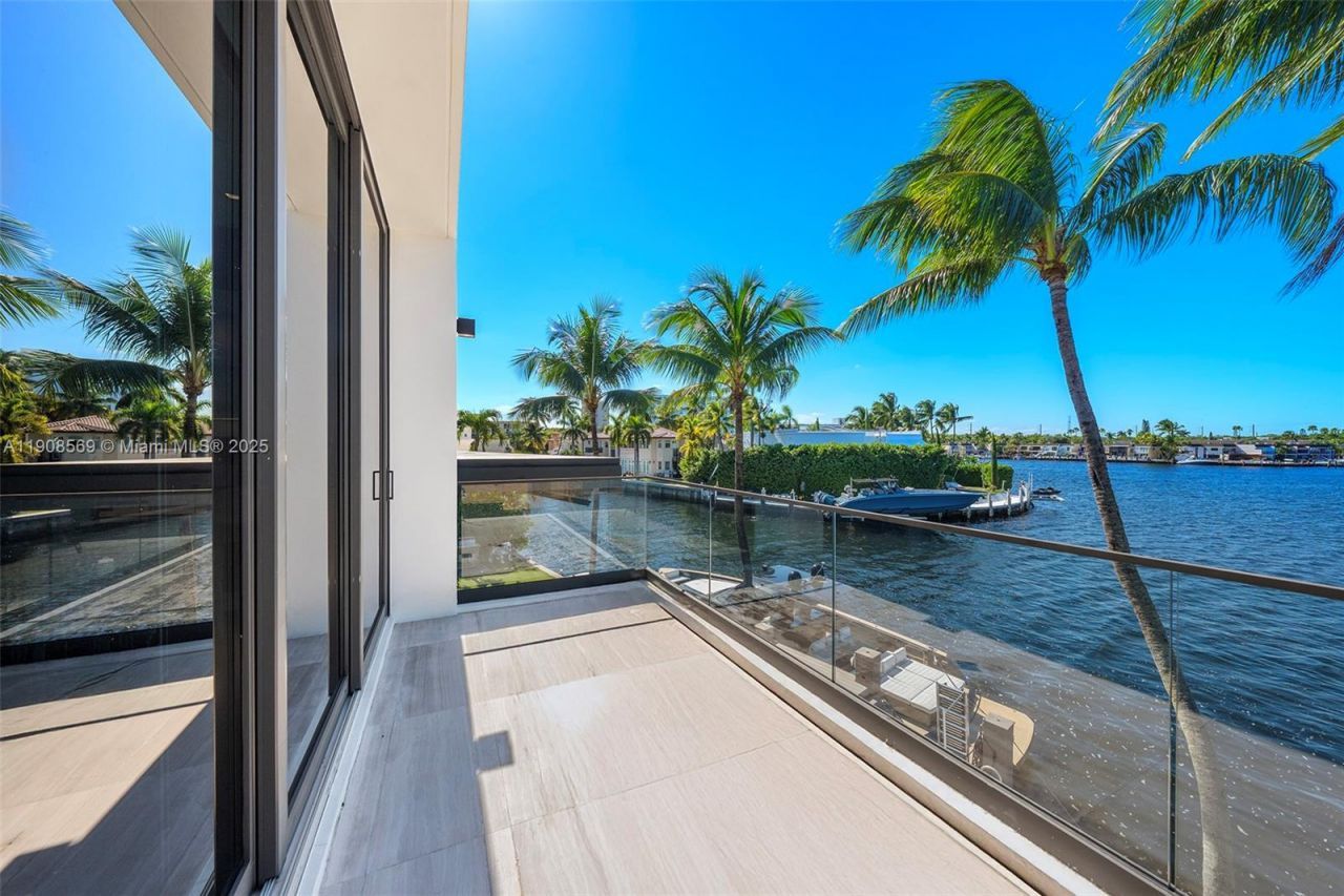 16470 NE 30th Ave, North Miami Beach, FL 33160 Photo