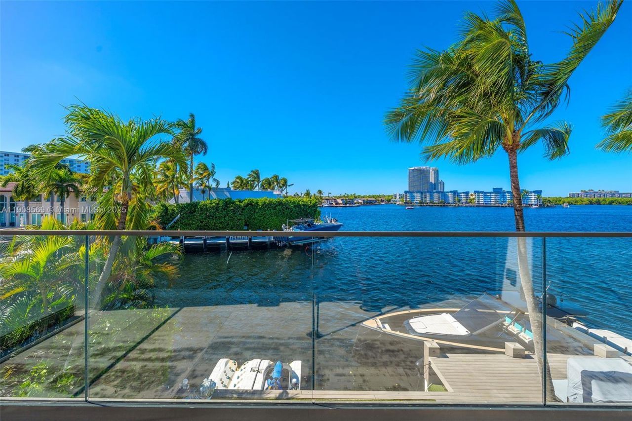 16470 NE 30th Ave, North Miami Beach, FL 33160 Photo