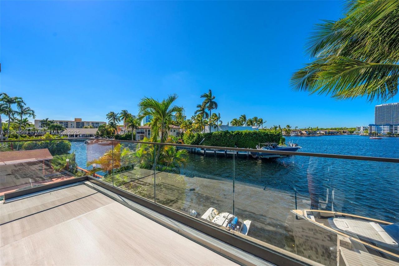 16470 NE 30th Ave, North Miami Beach, FL 33160 Photo