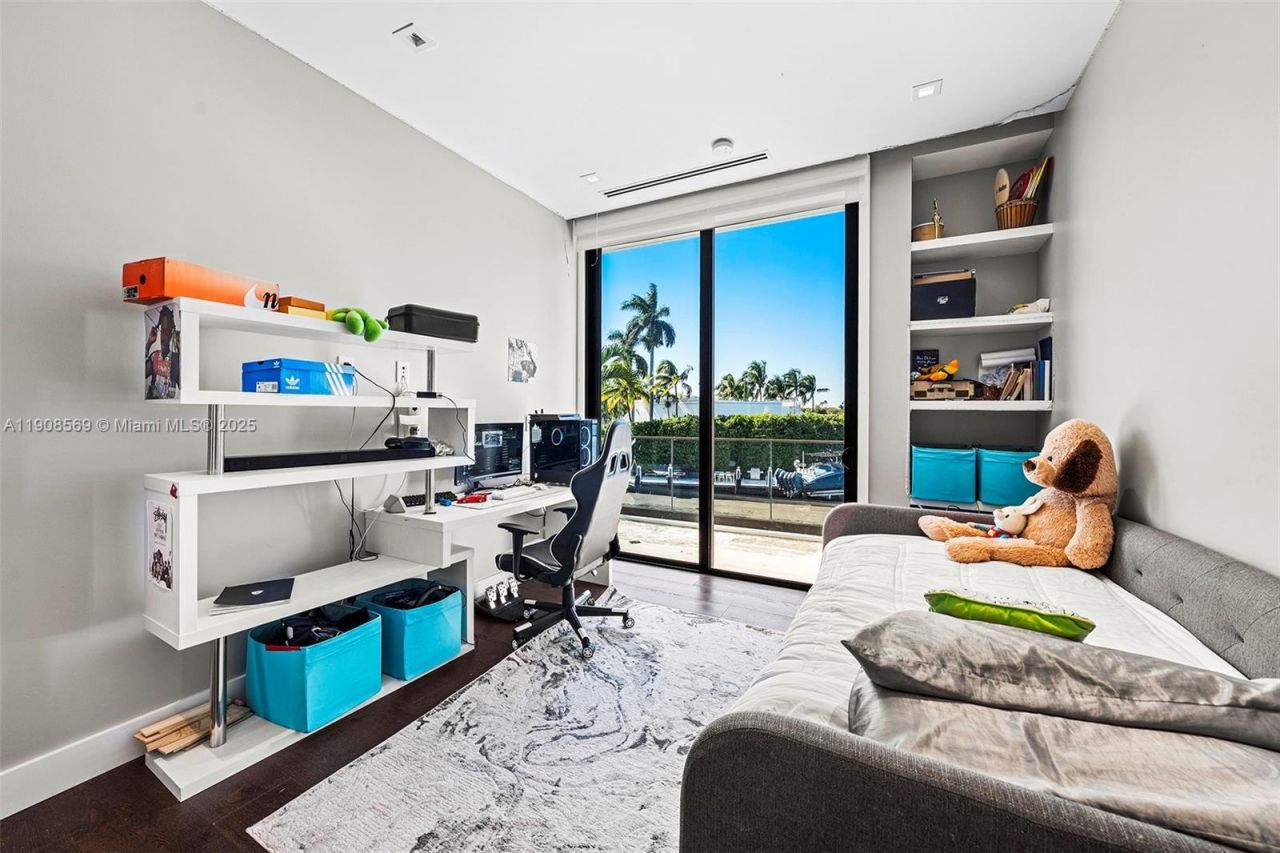 16470 NE 30th Ave, North Miami Beach, FL 33160 Photo