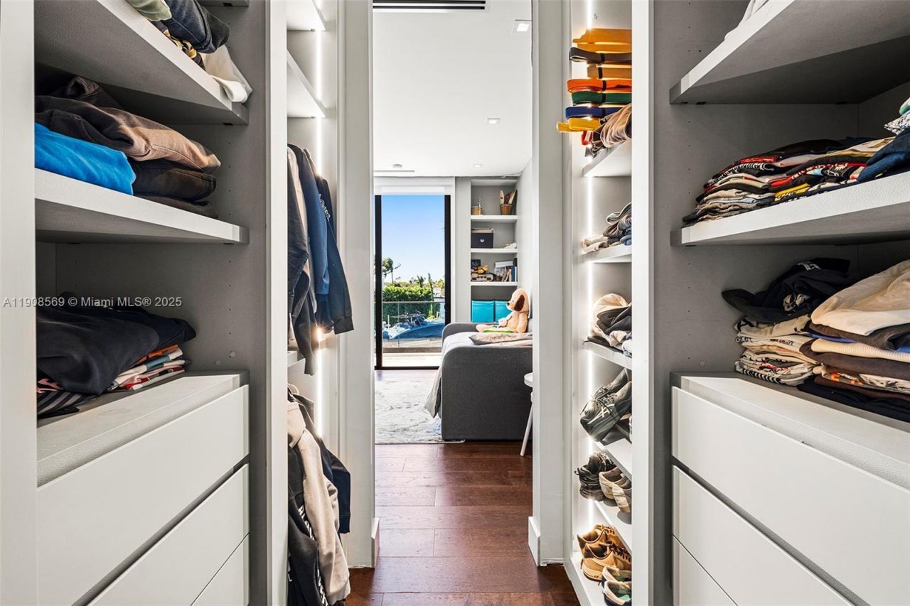 16470 NE 30th Ave, North Miami Beach, FL 33160 Photo