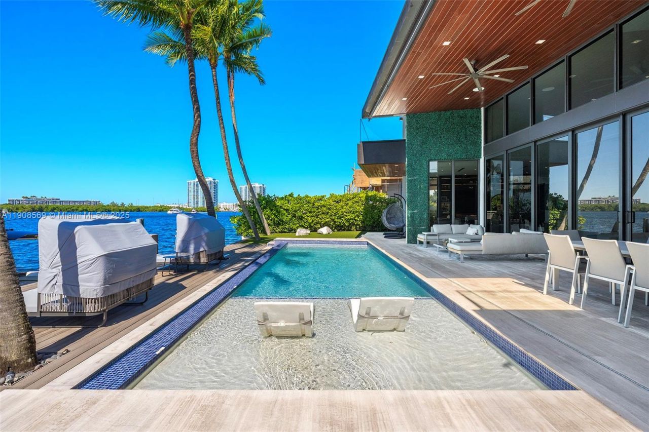 16470 NE 30th Ave, North Miami Beach, FL 33160 Photo