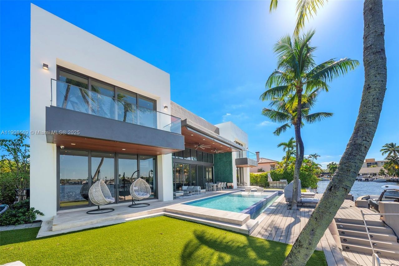 16470 NE 30th Ave, North Miami Beach, FL 33160 Photo