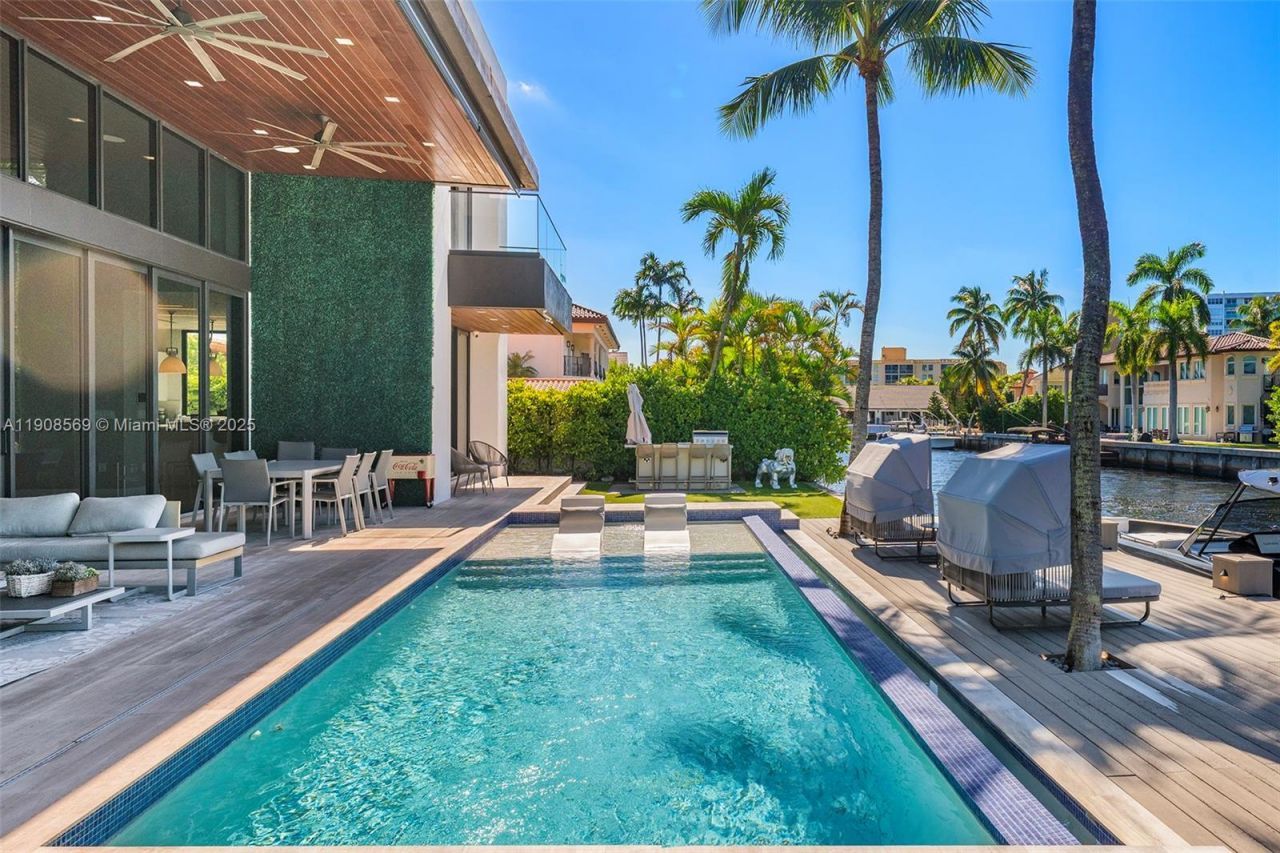 16470 NE 30th Ave, North Miami Beach, FL 33160 Photo