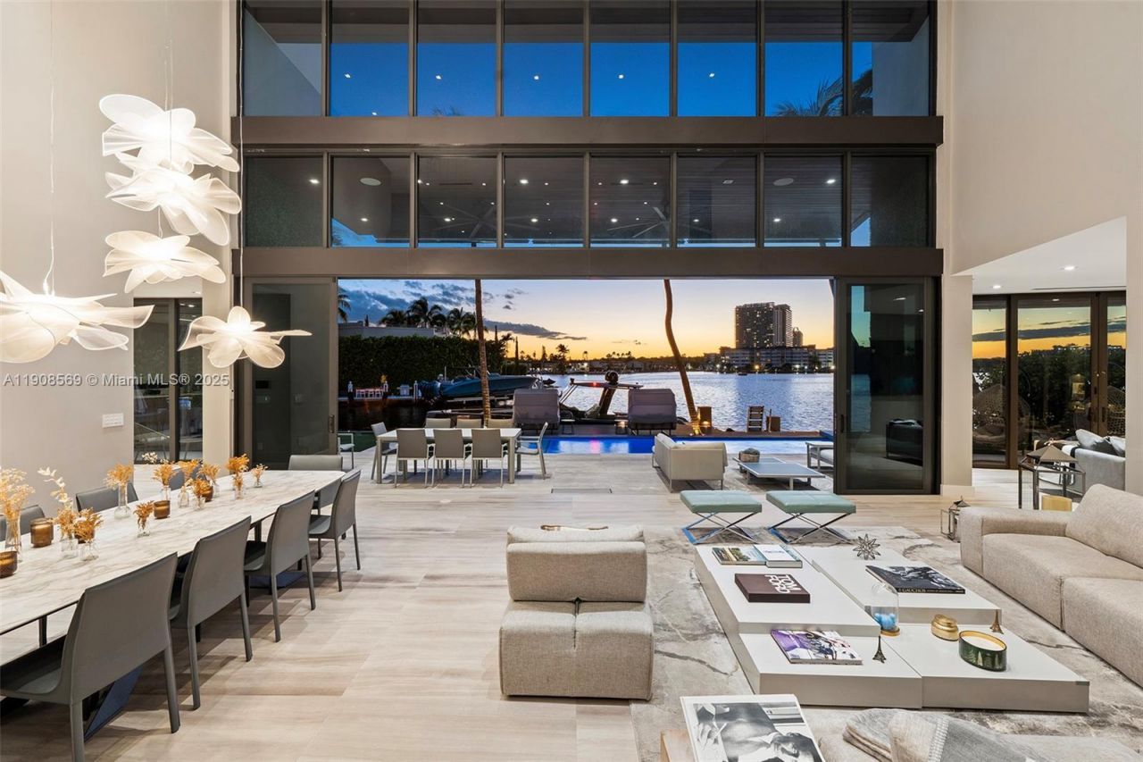 16470 NE 30th Ave, North Miami Beach, FL 33160 Photo