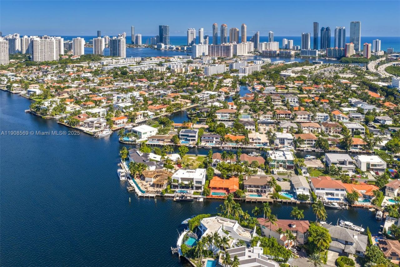 16470 NE 30th Ave, North Miami Beach, FL 33160 Photo