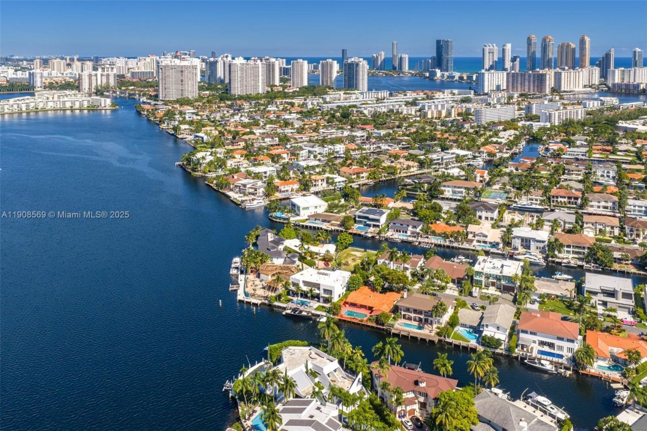 16470 NE 30th Ave, North Miami Beach, FL 33160 Photo