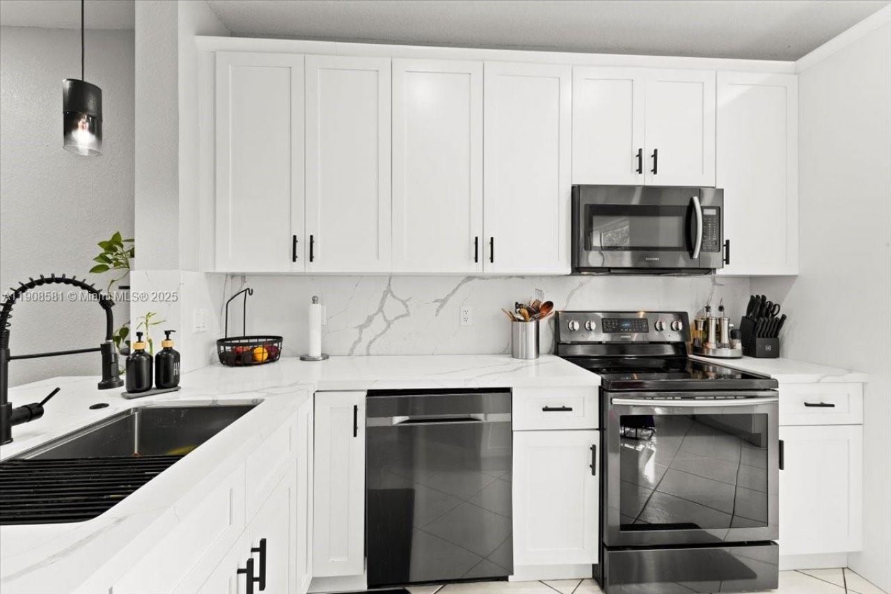 4086 NW 92nd Ave, Sunrise, FL 33351 Photo