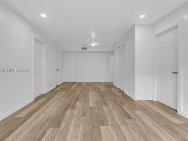 4709 NW 7th St, Unit 204-9, Miami, FL 33126