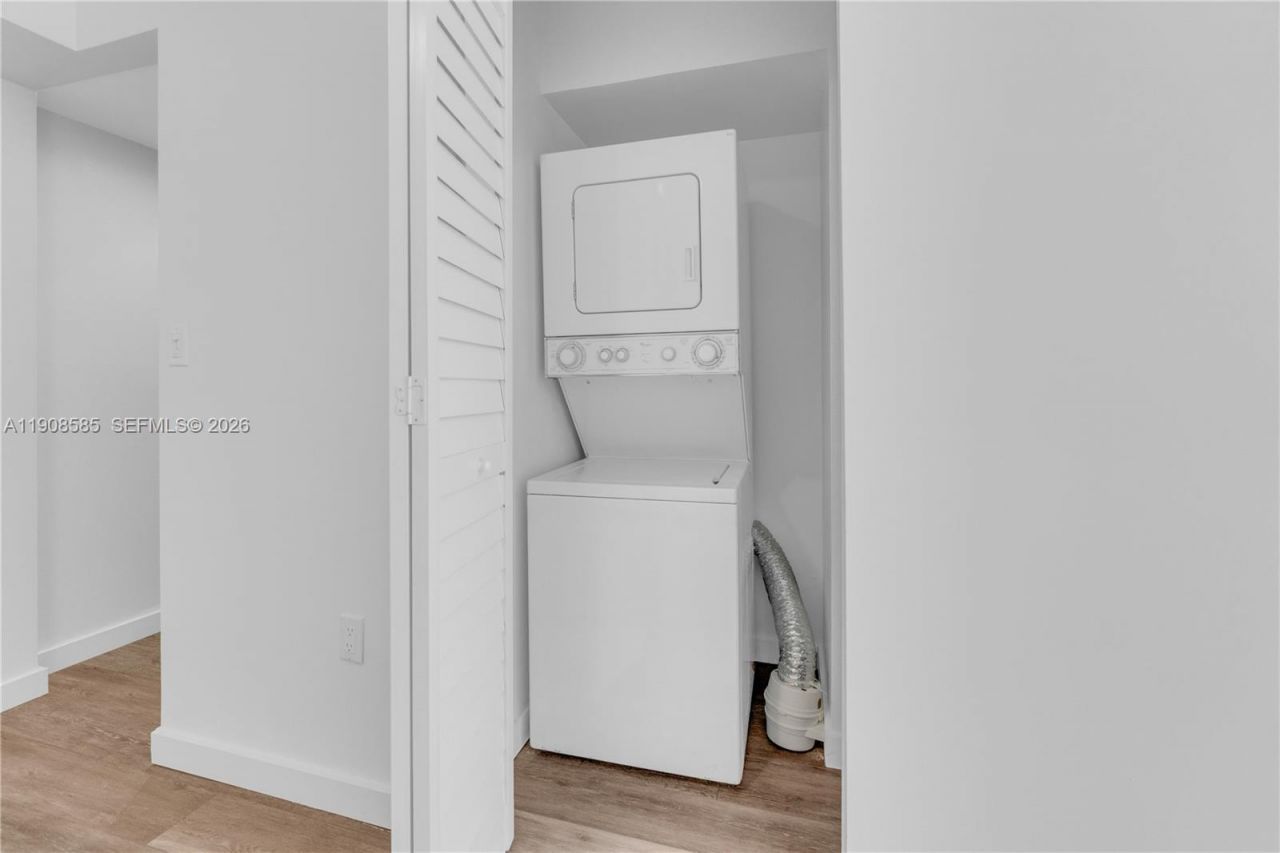 4709 NW 7th St, Unit 204-9, Miami, FL 33126 Photo