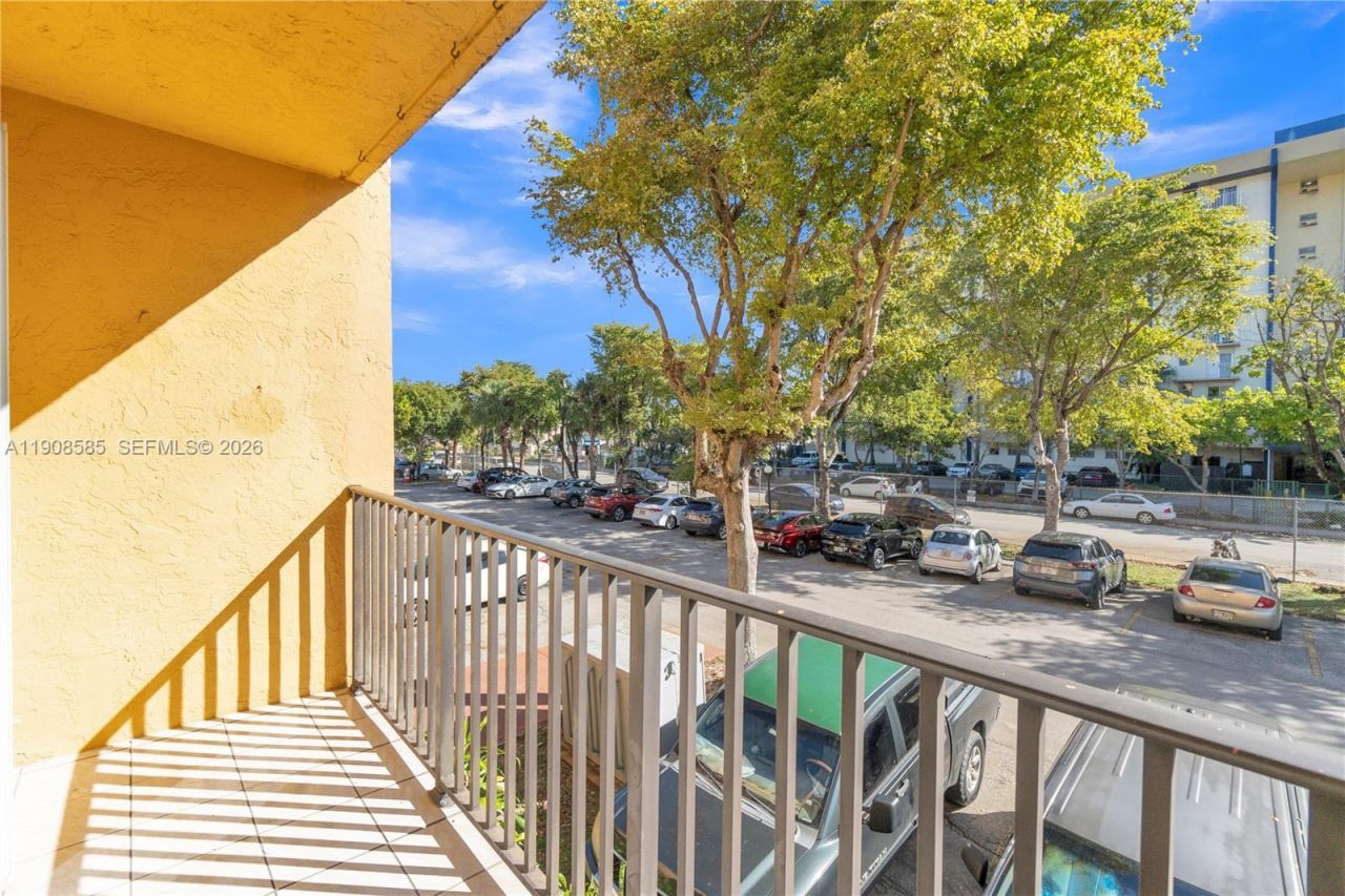 4709 NW 7th St, Unit 204-9, Miami, FL 33126 Photo