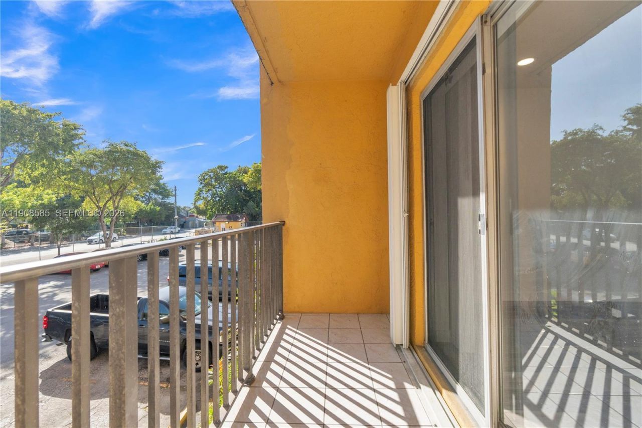 4709 NW 7th St, Unit 204-9, Miami, FL 33126 Photo