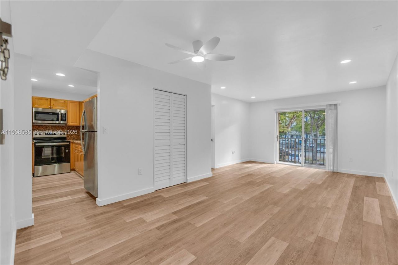 4709 NW 7th St, Unit 204-9, Miami, FL 33126 Photo