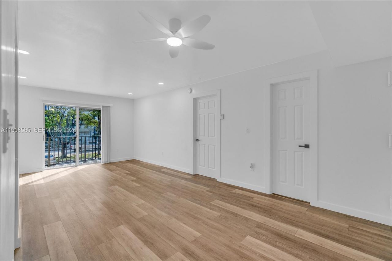 4709 NW 7th St, Unit 204-9, Miami, FL 33126 Photo