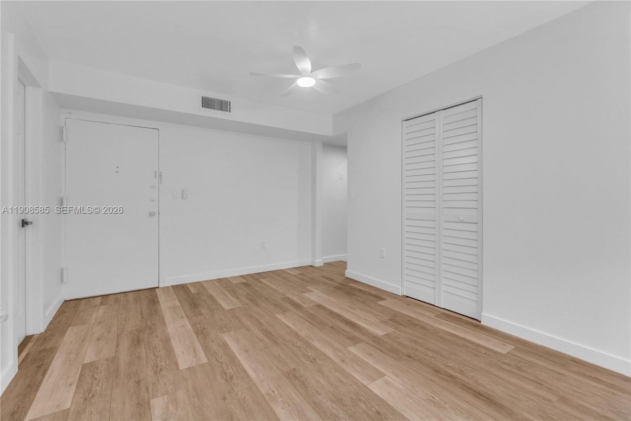 4709 NW 7th St, Unit 204-9, Miami, FL 33126 Photo