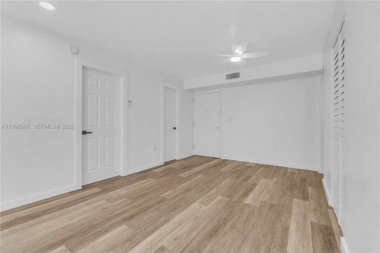 4709 NW 7th St, Unit 204-9, Miami, FL 33126 Photo