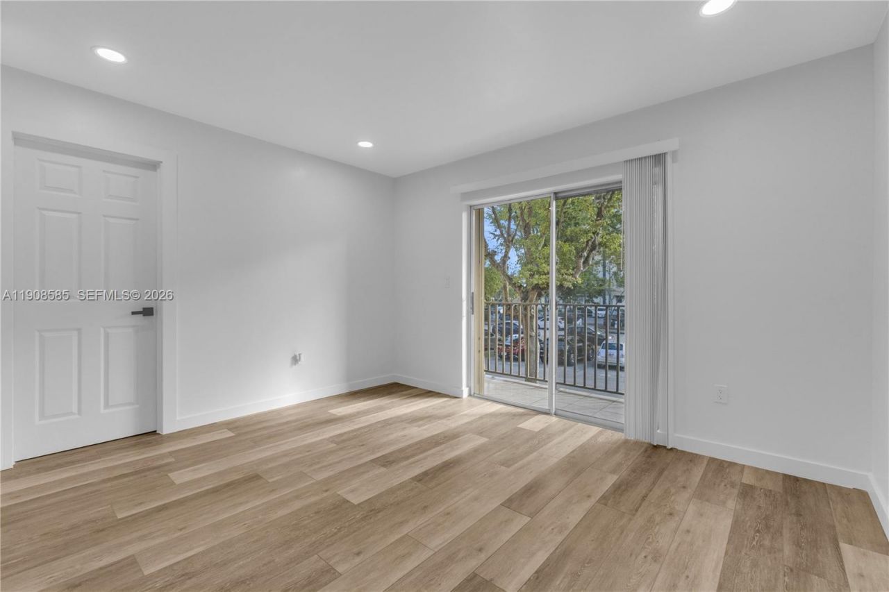 4709 NW 7th St, Unit 204-9, Miami, FL 33126 Photo