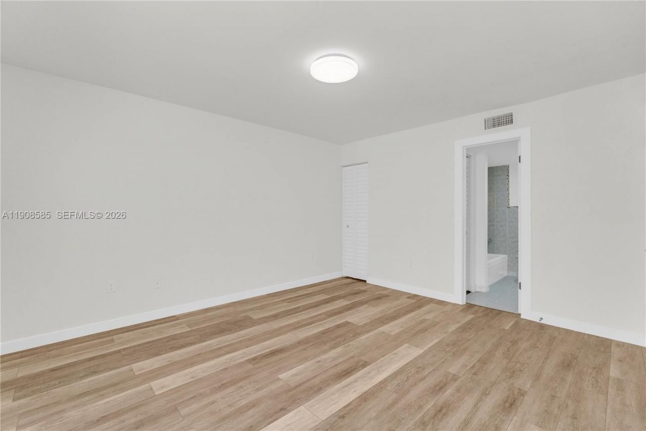 4709 NW 7th St, Unit 204-9, Miami, FL 33126 Photo