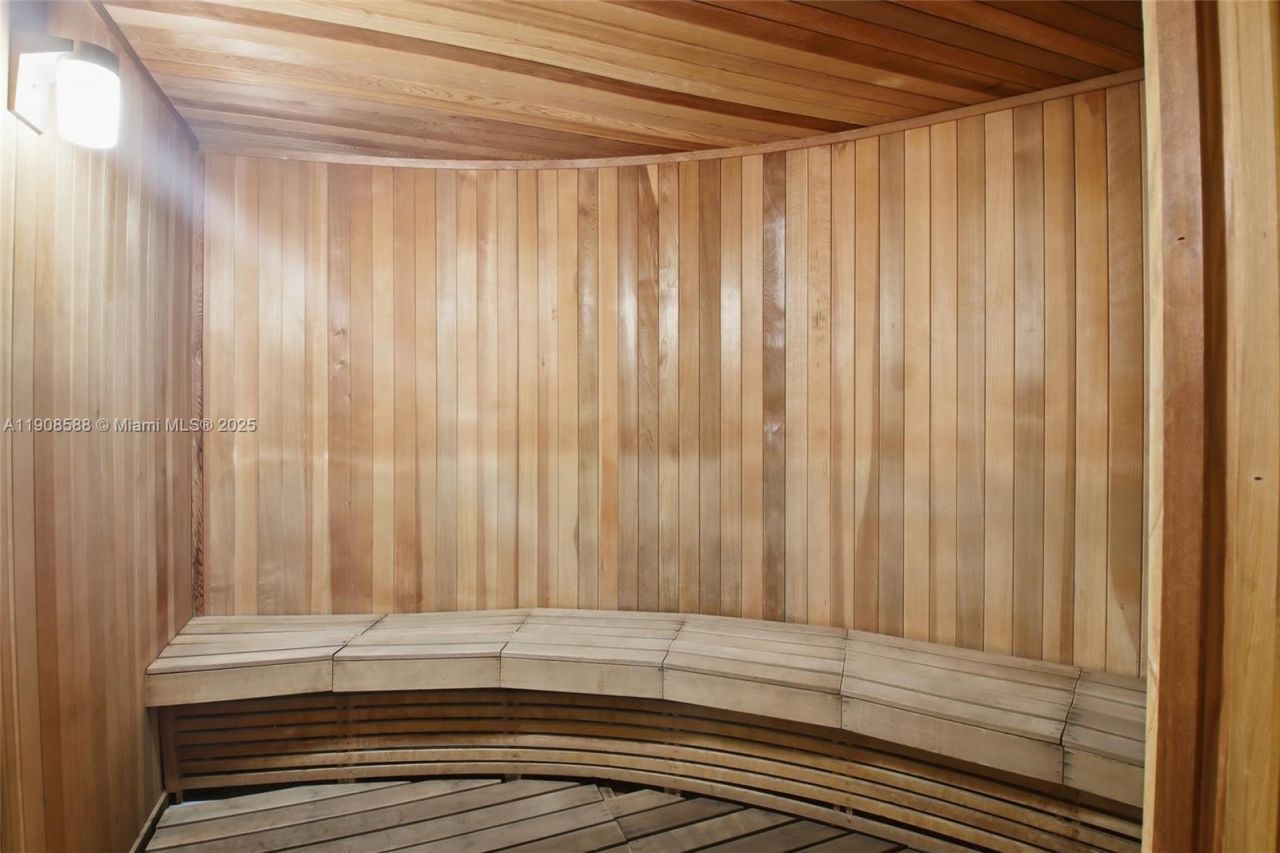 110 Washington Ave, Unit 2420, Miami Beach, FL 33139 Photo