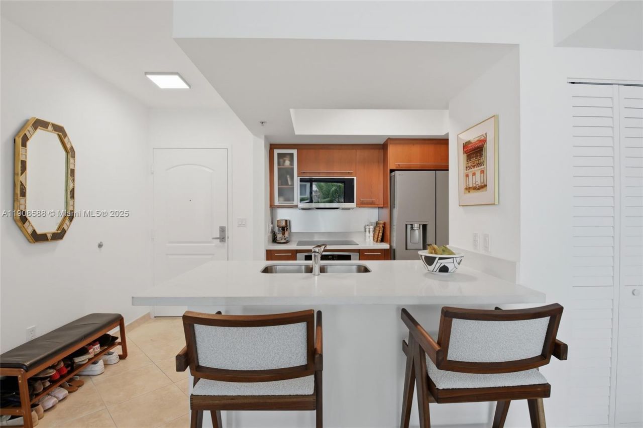 110 Washington Ave, Unit 2420, Miami Beach, FL 33139 Photo