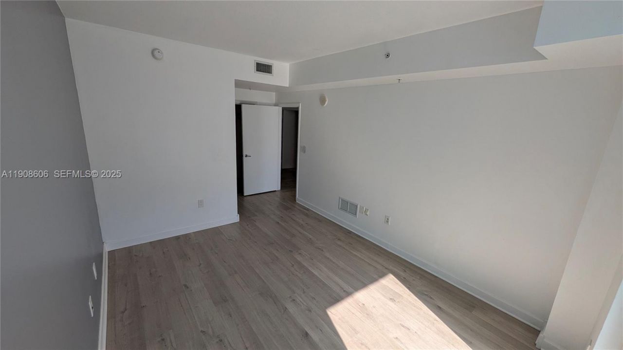 1900 N Bayshore Dr, Unit 4007, Miami, FL 33132 Photo