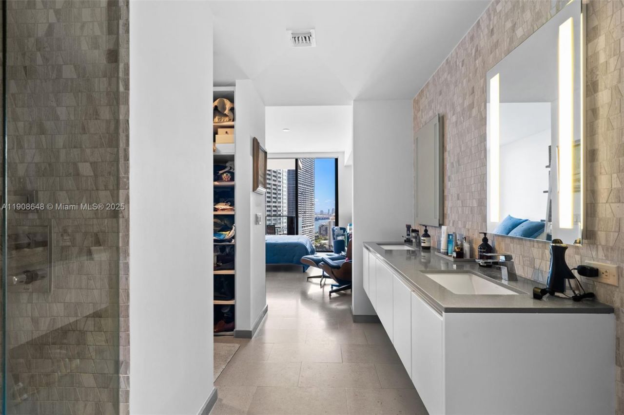 68 SE 6th St, Unit 2505, Miami, FL 33131 Photo