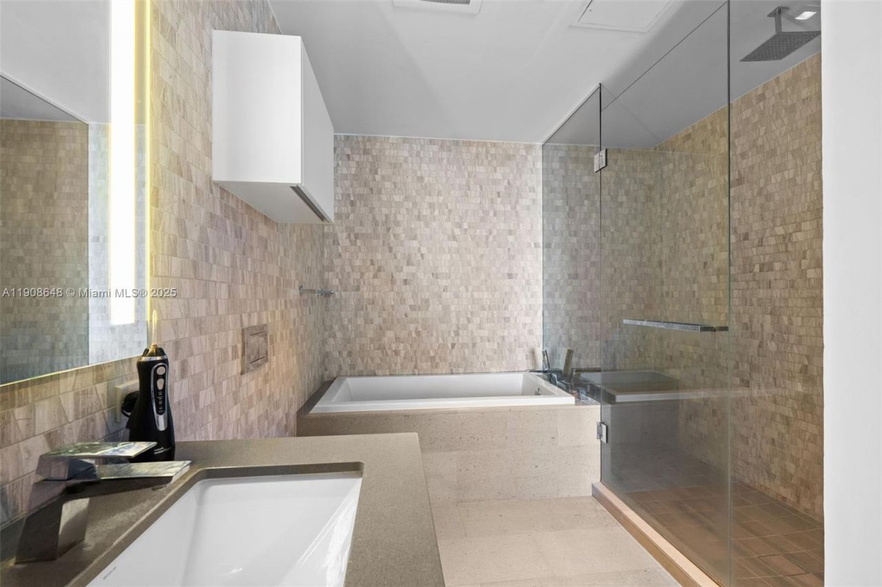 68 SE 6th St, Unit 2505, Miami, FL 33131 Photo