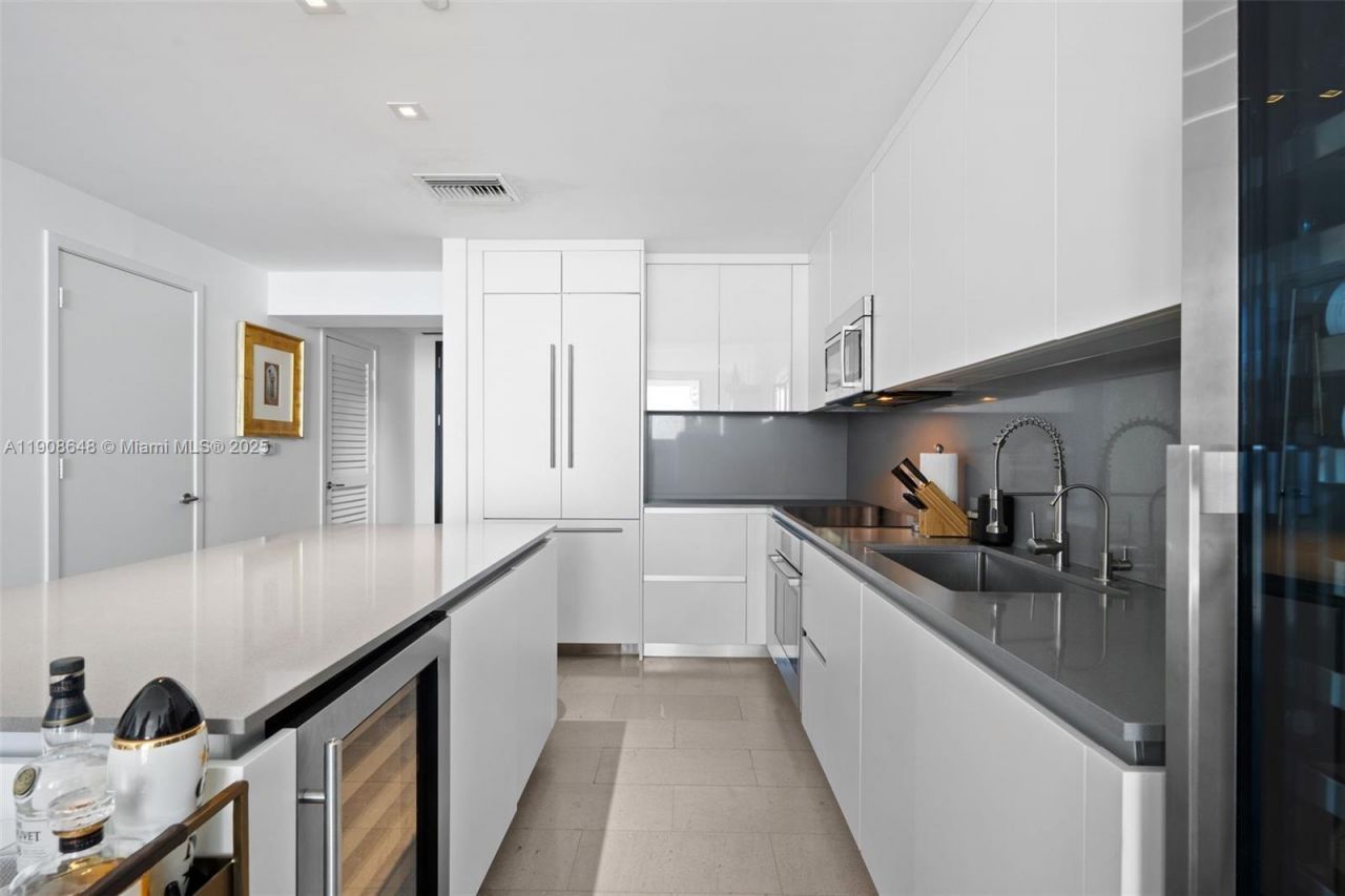 68 SE 6th St, Unit 2505, Miami, FL 33131 Photo