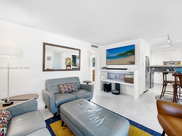 2400 NE 9th St, Unit 104, Fort Lauderdale, FL 33304