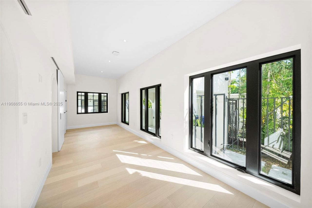 601 NE 56th St, Miami, FL 33137 Photo