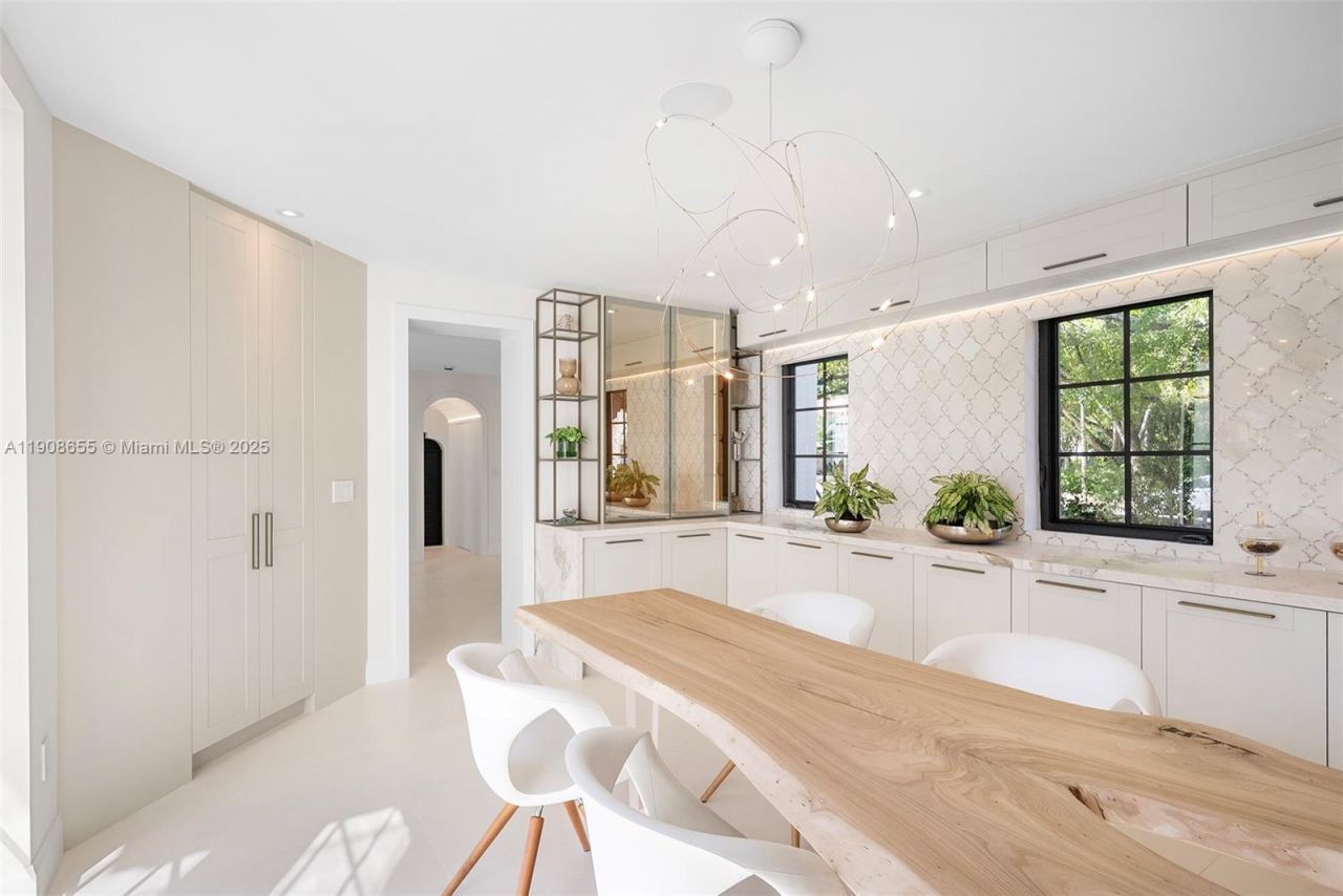 601 NE 56th St, Miami, FL 33137 Photo