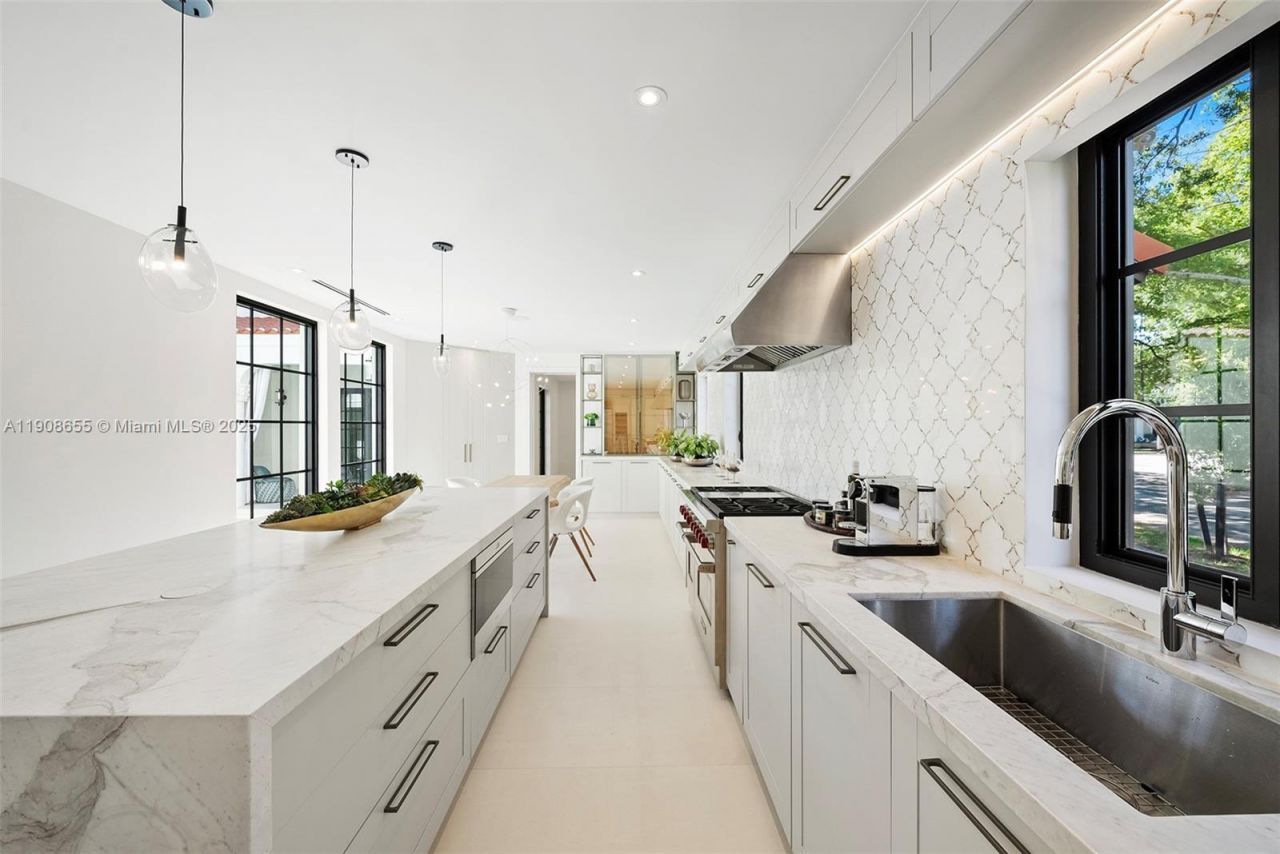 601 NE 56th St, Miami, FL 33137 Photo