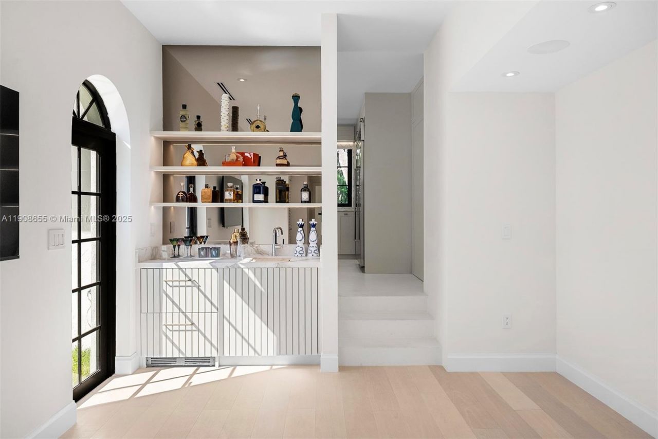 601 NE 56th St, Miami, FL 33137 Photo