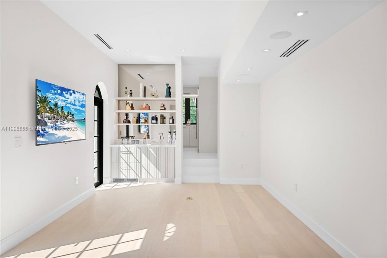 601 NE 56th St, Miami, FL 33137 Photo