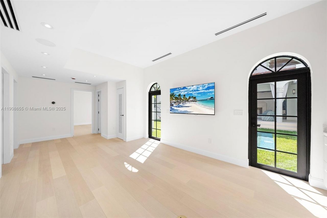 601 NE 56th St, Miami, FL 33137 Photo