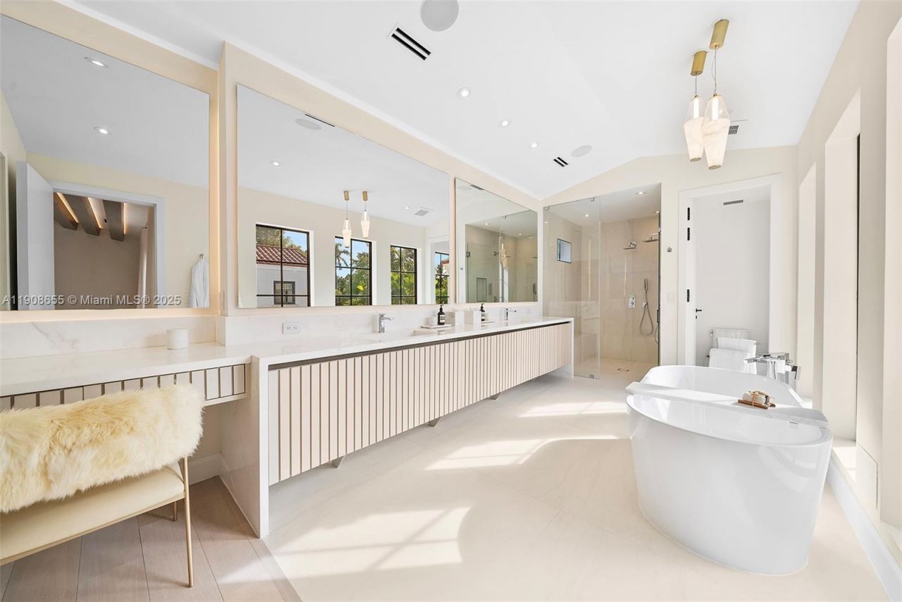 601 NE 56th St, Miami, FL 33137 Photo