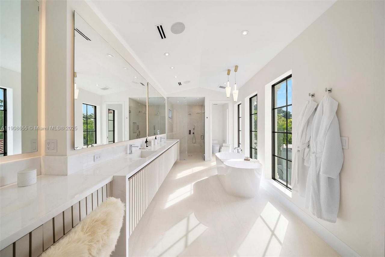 601 NE 56th St, Miami, FL 33137 Photo