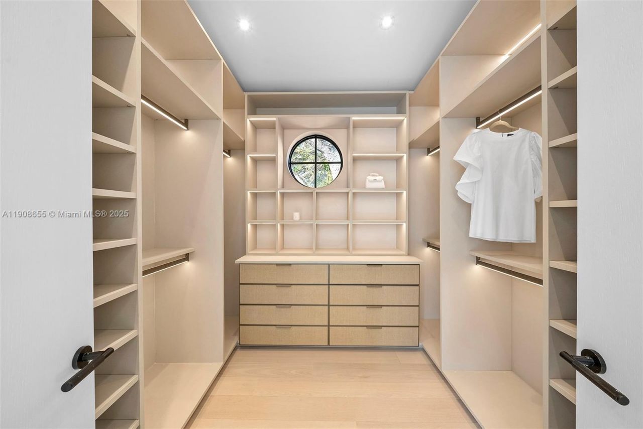 601 NE 56th St, Miami, FL 33137 Photo