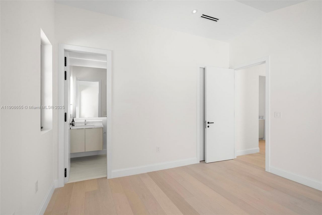 601 NE 56th St, Miami, FL 33137 Photo