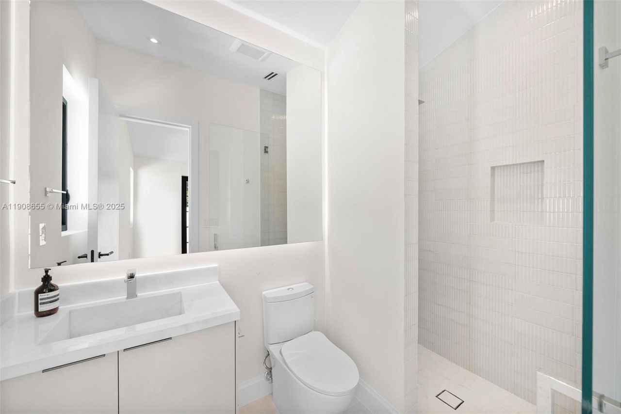 601 NE 56th St, Miami, FL 33137 Photo